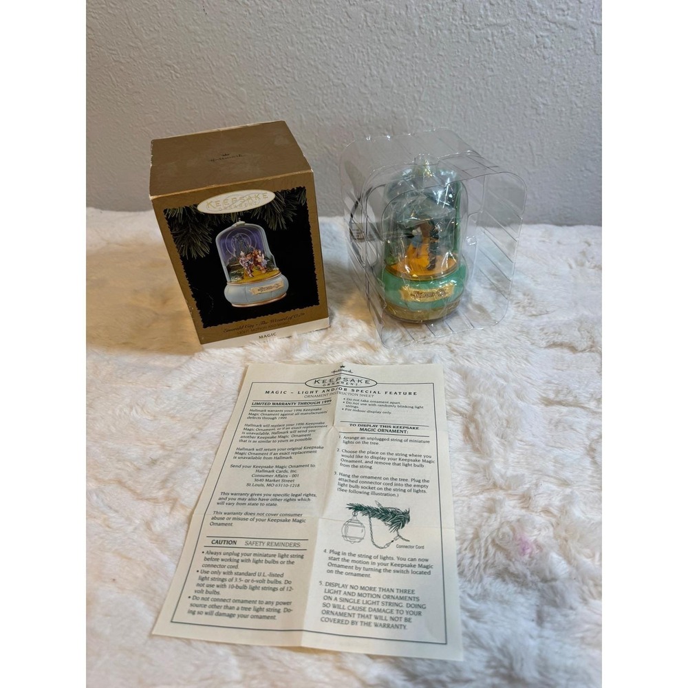 Hallmark Keepsake 1996 Wizard of Oz Emerald City Magic Ornament Light Music - Picture 3 of 10